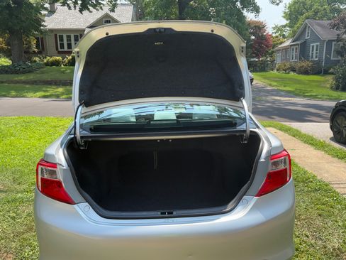 Used 2014 Toyota Camry FWD image 19