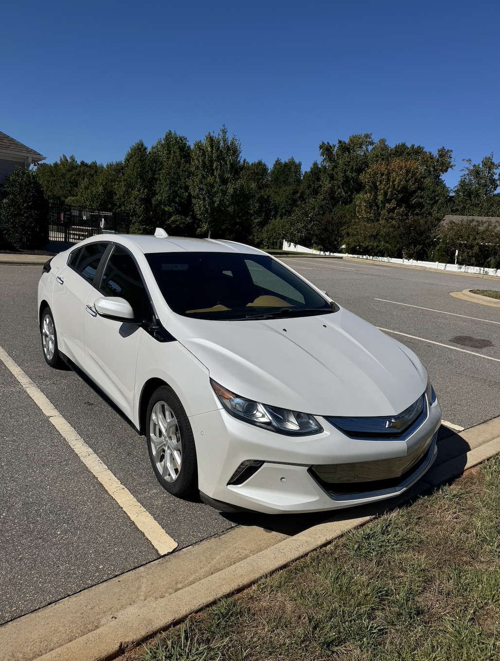Used 2018 Chevrolet Volt Premier w/ Driver Confidence Package FWD image 12