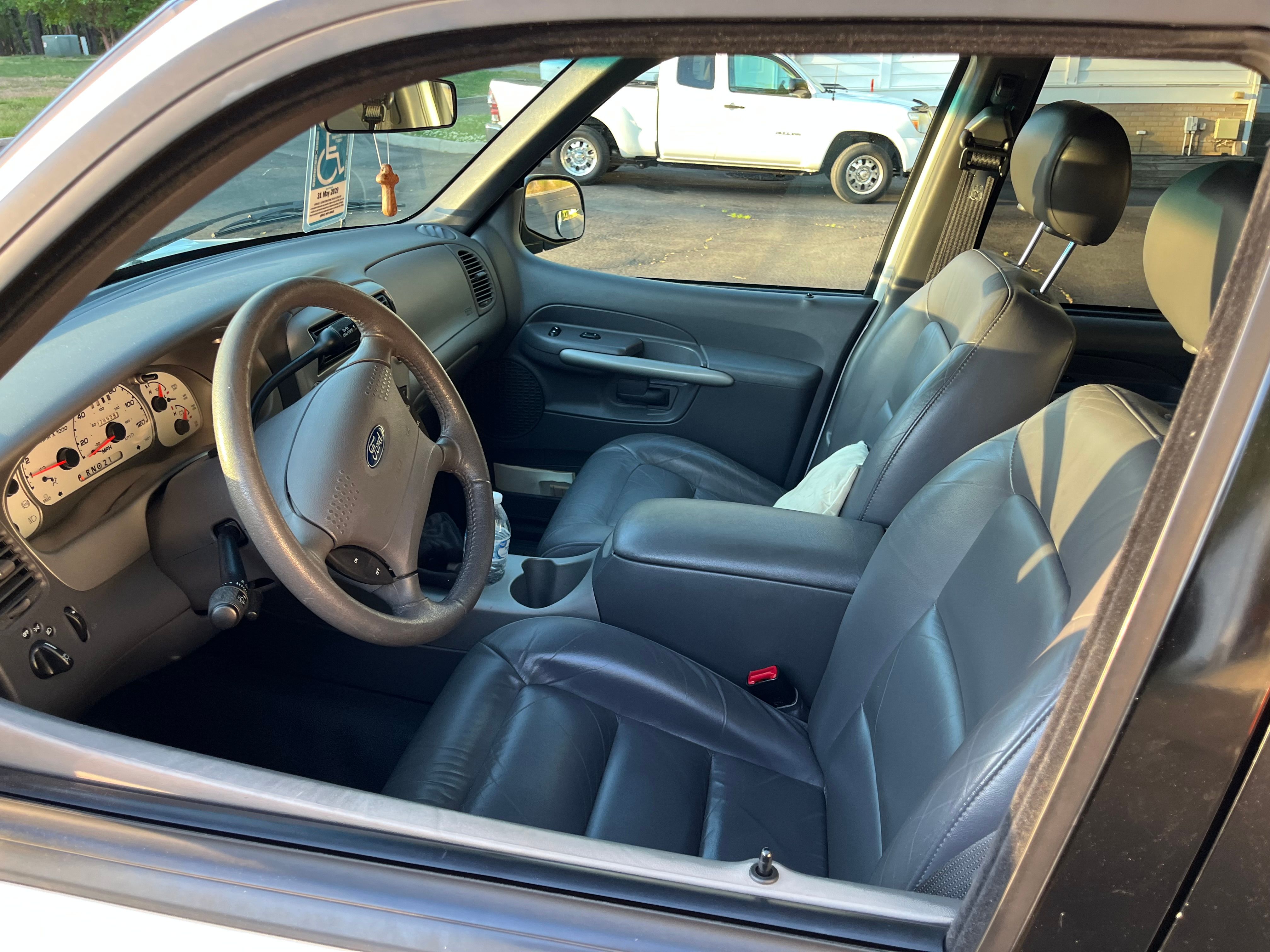Used 2001 Ford Explorer Sport Trac 4x4 image 13
