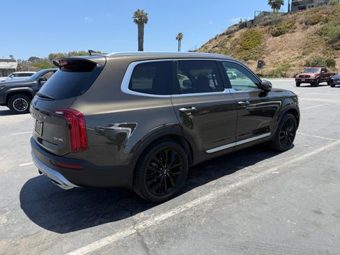 Used 2020 Kia Telluride SX w/ Towing Package FWD image 18