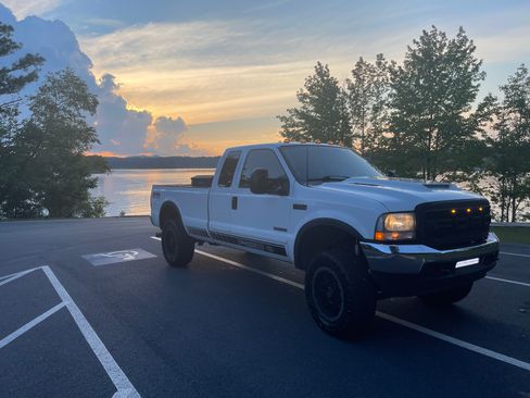 Used 2003 Ford F250 XLT AWD/4WD image 1