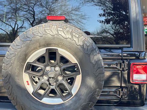 Used 2018 Jeep Wrangler Unlimited Rubicon image 10