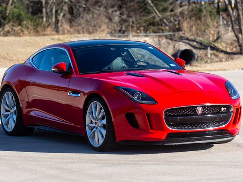 Used 2015 Jaguar F-TYPE R image 2