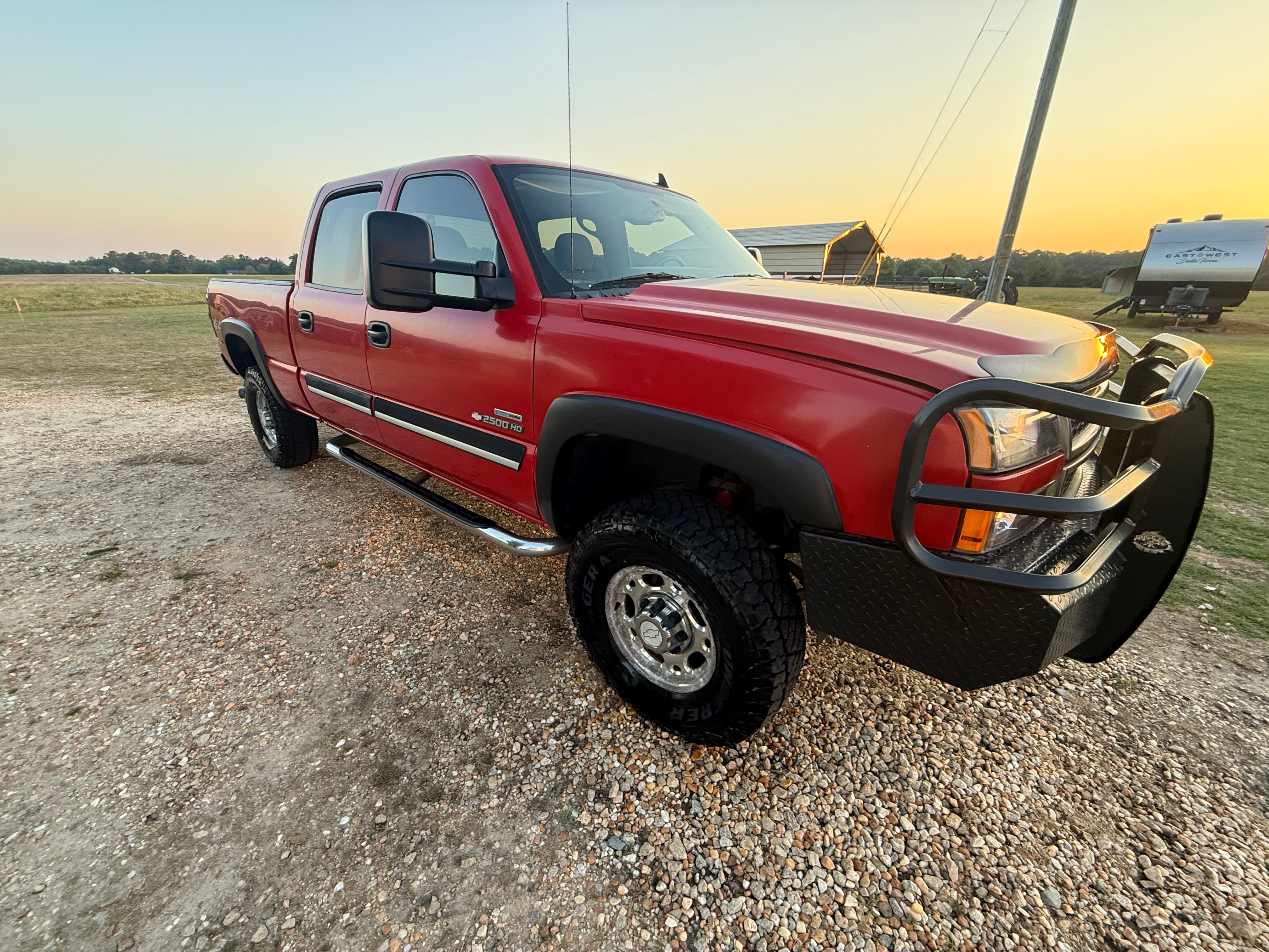 Used 2006 Chevrolet Silverado 2500 LT w/ Heavy-Duty Power Package AWD/4WD image 5