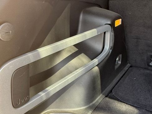 Used 2016 Jeep Cherokee Limited FWD image 15