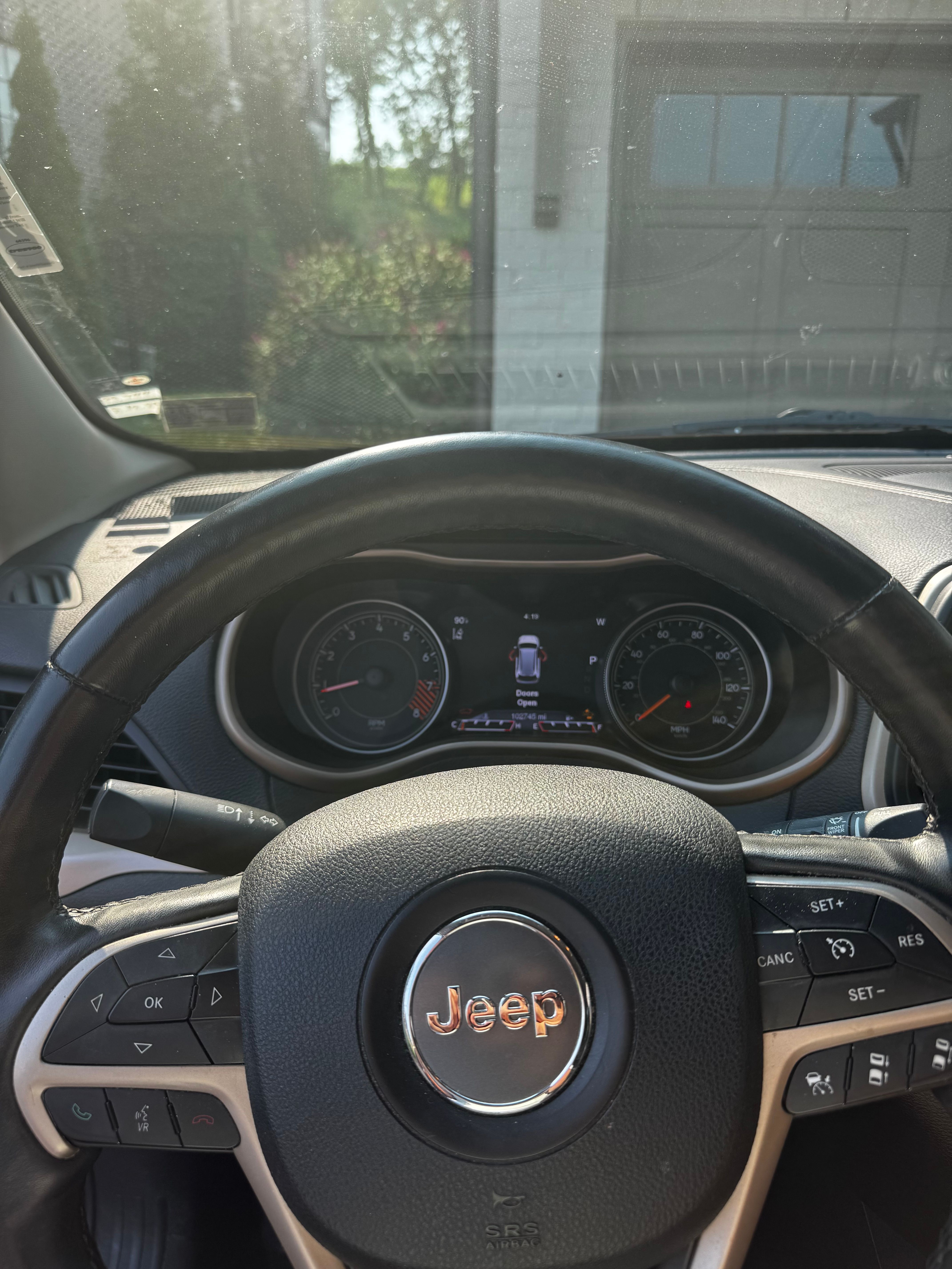 Used 2015 Jeep Cherokee Limited w/ Luxury Group AWD/4WD image 12