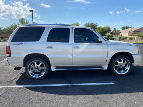 Used 2002 Cadillac Escalade AWD image 8
