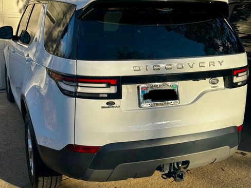 Used 2018 Land Rover Discovery SE image 5