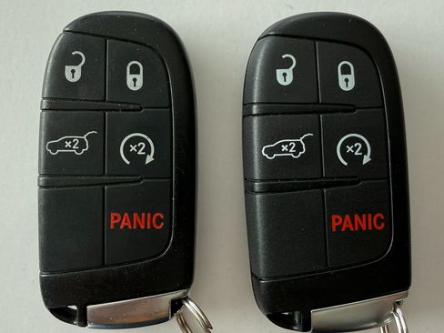 Used 2015 Jeep Grand Cherokee Limited w/ Trailer Tow Group IV image 32