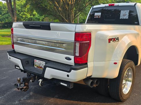 Used 2022 Ford F450 Platinum w/ FX4 Off-Road Package image 4