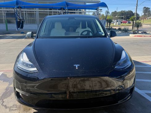 Used 2022 Tesla Model Y Performance image 10