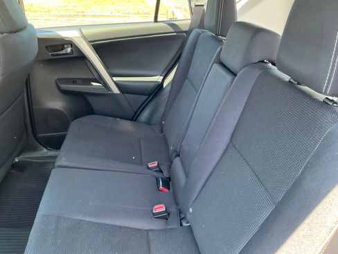 Used 2016 Toyota RAV4 XLE AWD/4WD image 8