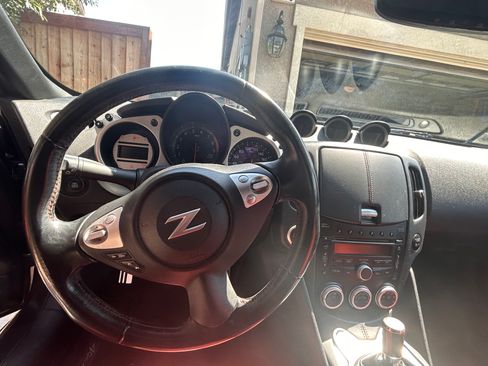 Used 2010 Nissan 370Z Touring w/ Sport Pkg RWD image 11