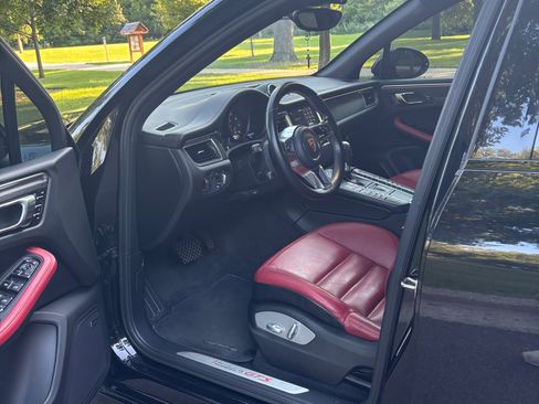 Used 2017 Porsche Macan GTS AWD/4WD image 22