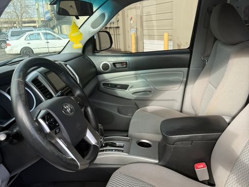 Used 2015 Toyota Tacoma PreRunner w/ SR5 Package image 10