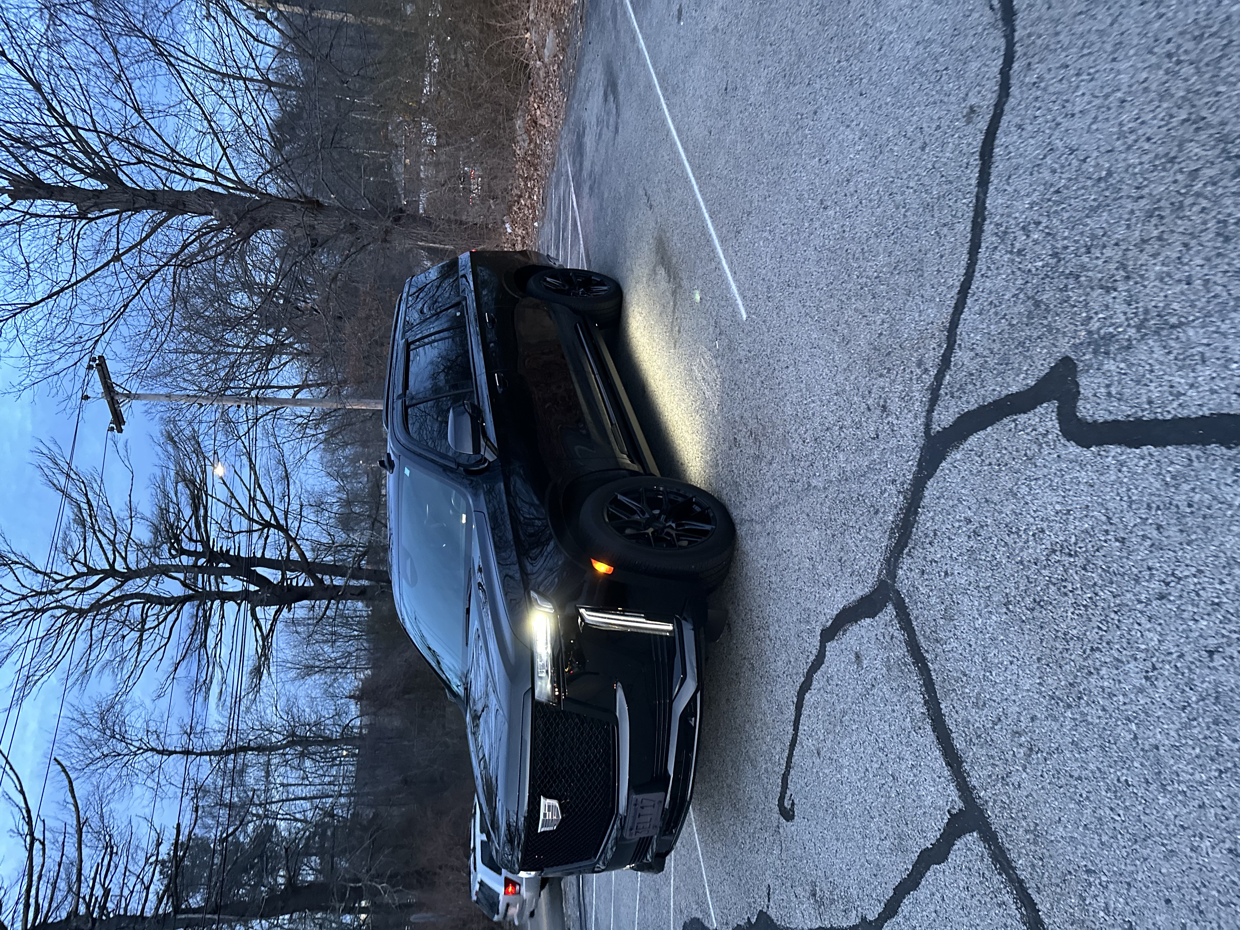 Used 2022 Cadillac Escalade ESV Sport Platinum w/ Heavy-Duty Trailer Package AWD/4WD image 2