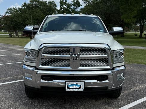 Used 2018 RAM 3500 Laramie AWD/4WD image 2
