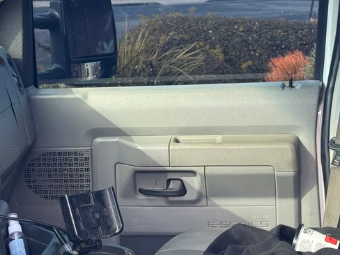 Used 2009 Ford E-150 and Econoline 150 image 10