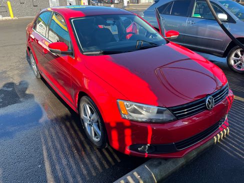 Used 2012 Volkswagen Jetta TDI image 1