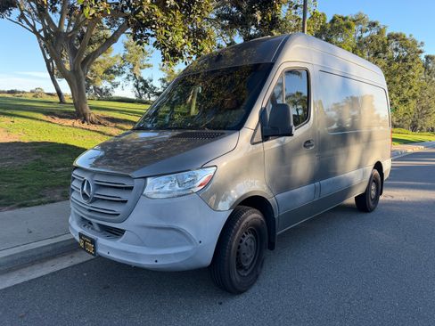Used 2020 Mercedes-Benz Sprinter 2500 image 1