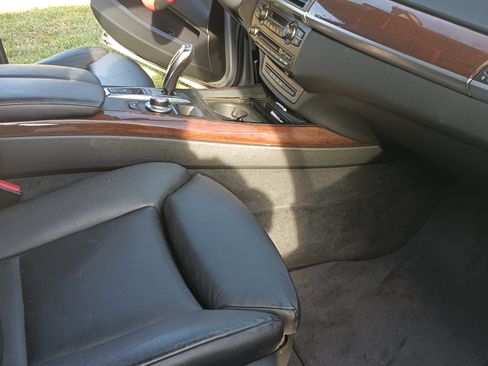 Used 2009 BMW X5 xDrive48i AWD/4WD image 12