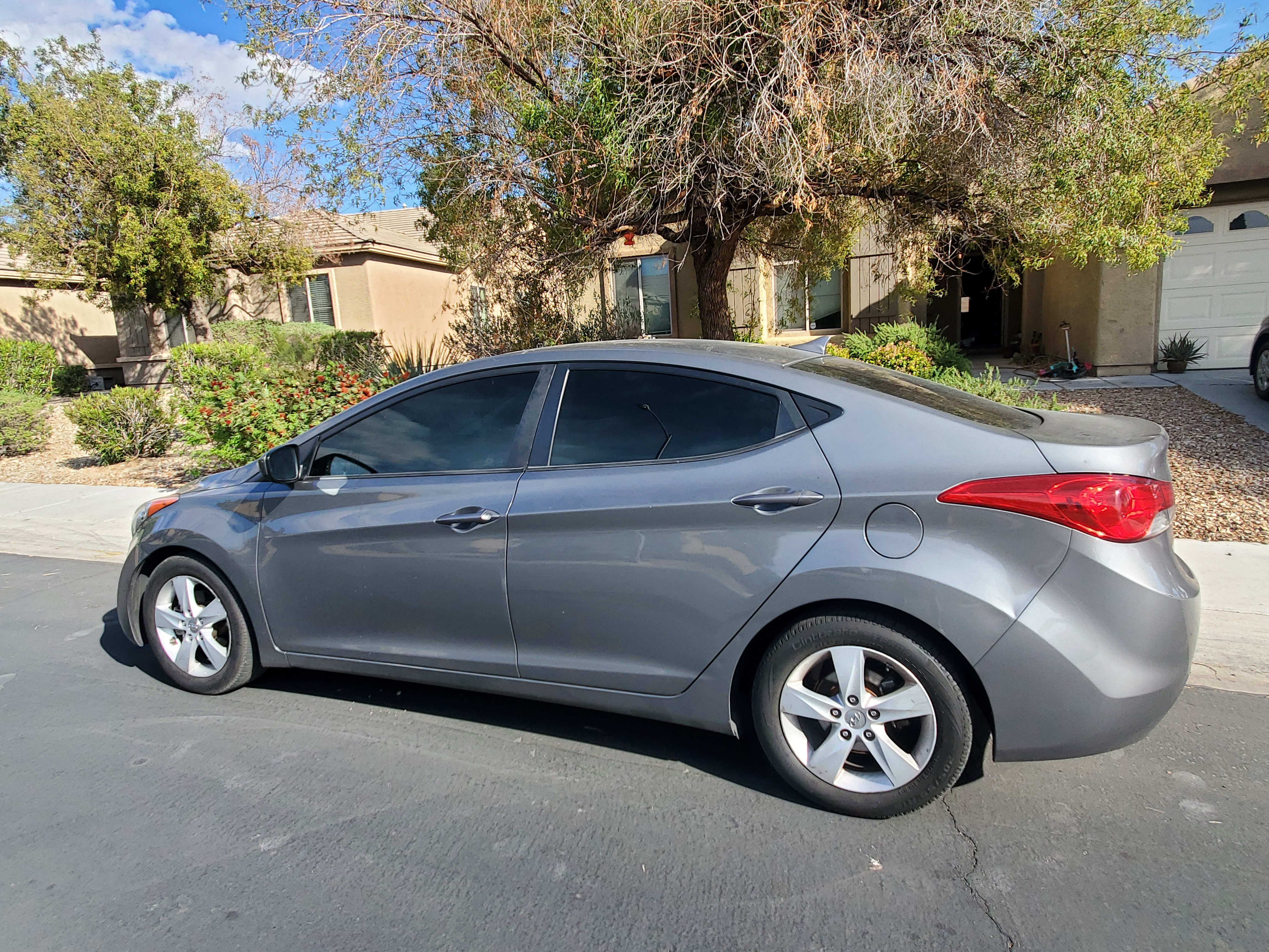 Used 2013 Hyundai Elantra GLS FWD image 2