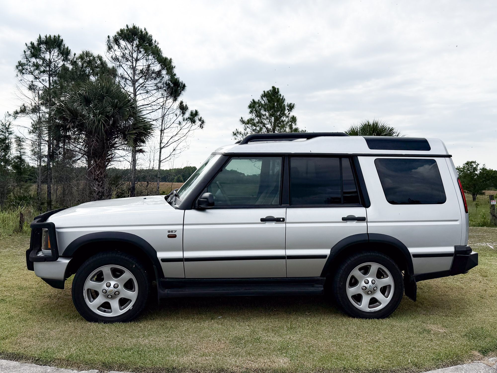 Used 2004 Land Rover Discovery SE AWD/4WD image 2