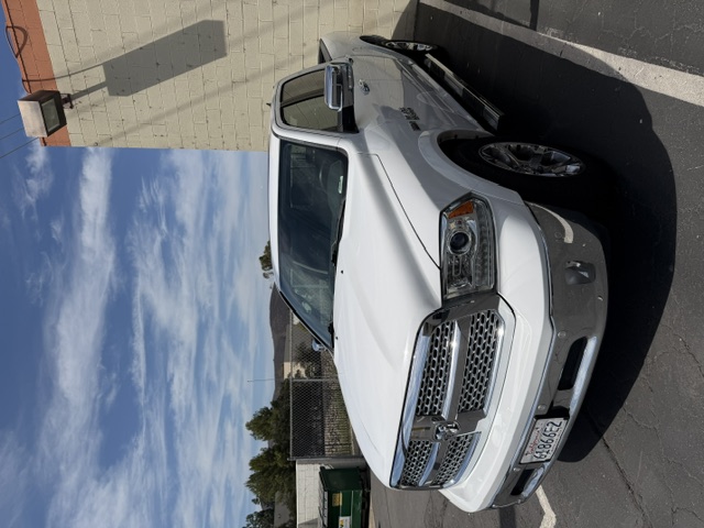 Used 2017 RAM 1500 Laramie RWD image 1