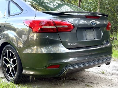 Used 2016 Ford Focus SE w/ SE Sport Package FWD image 9
