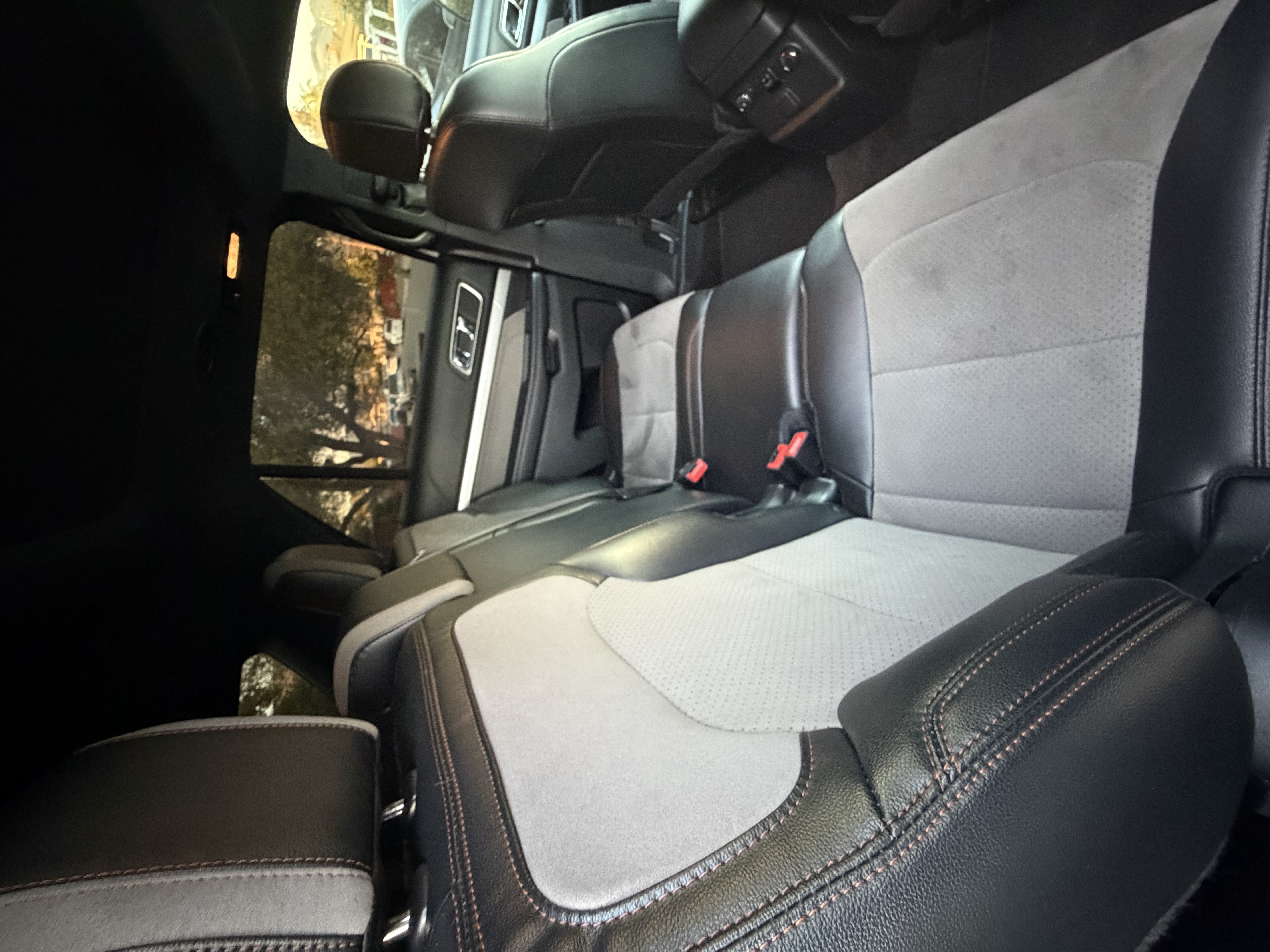 Used 2017 Ford Explorer XLT w/ Equipment Group 202A AWD/4WD image 13