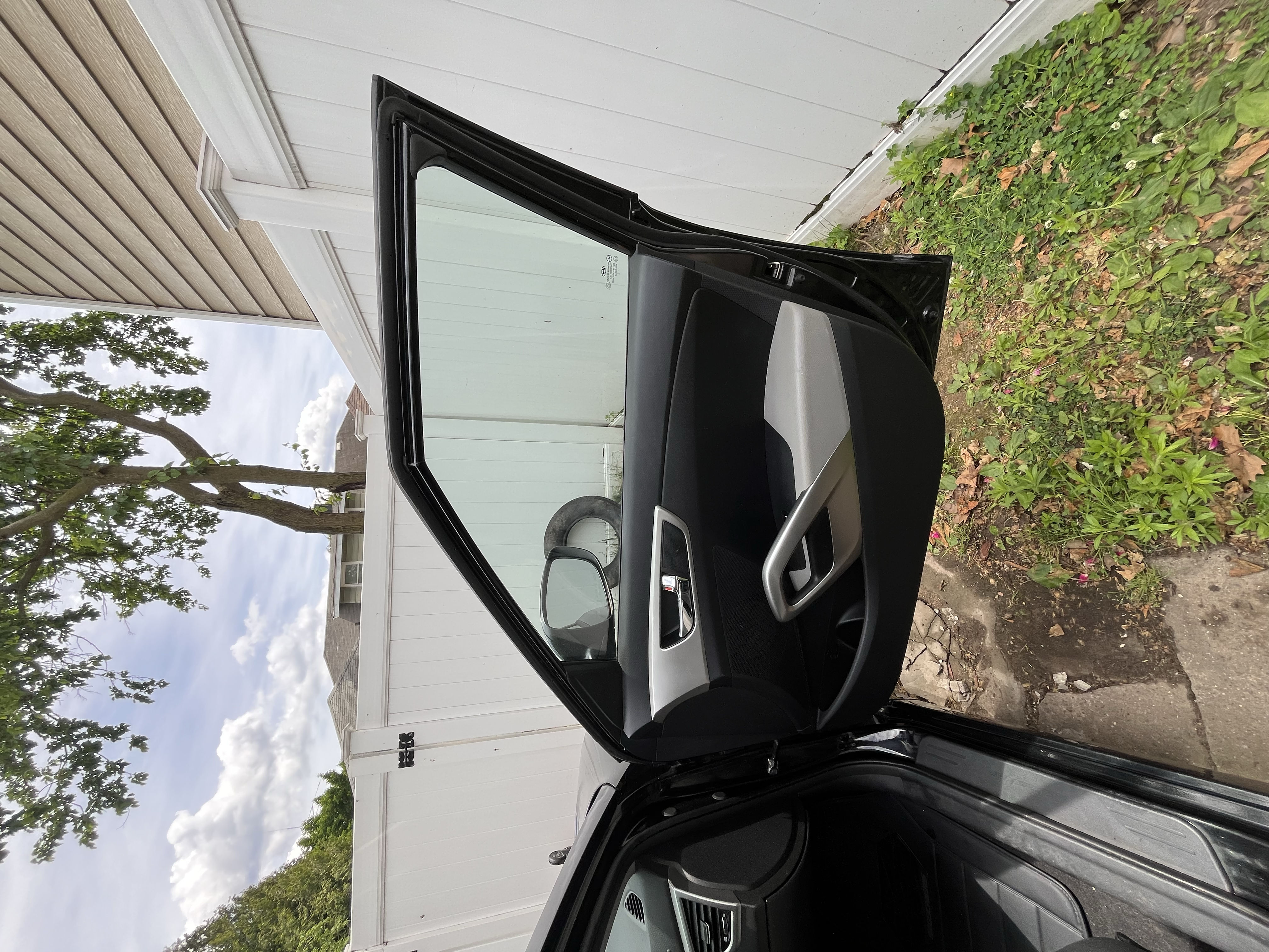 Used 2013 Hyundai Veloster FWD image 9