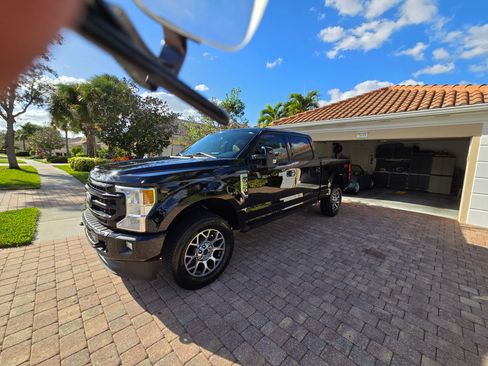 Used 2022 Ford F250 Lariat image 2