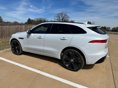 Used 2018 Jaguar F-PACE S image 1
