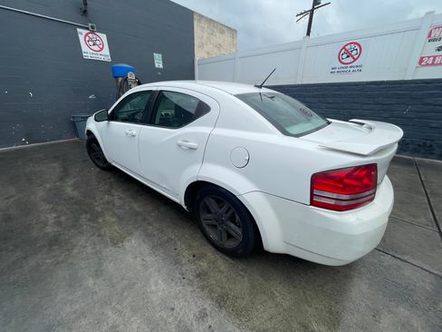 Used 2010 Dodge Avenger R/T image 8