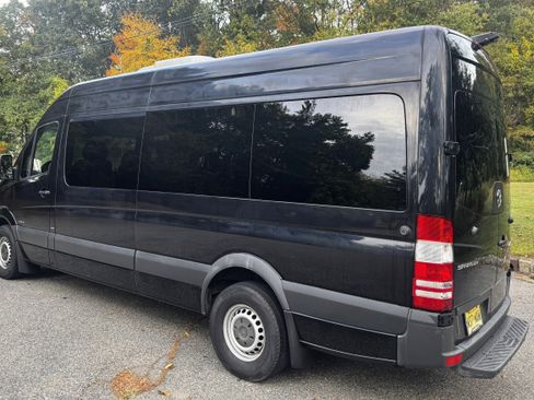Used 2016 Mercedes-Benz Sprinter 2500 image 2