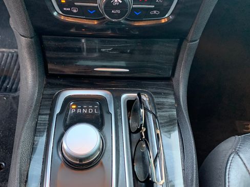 Used 2016 Chrysler 300 Limited image 11