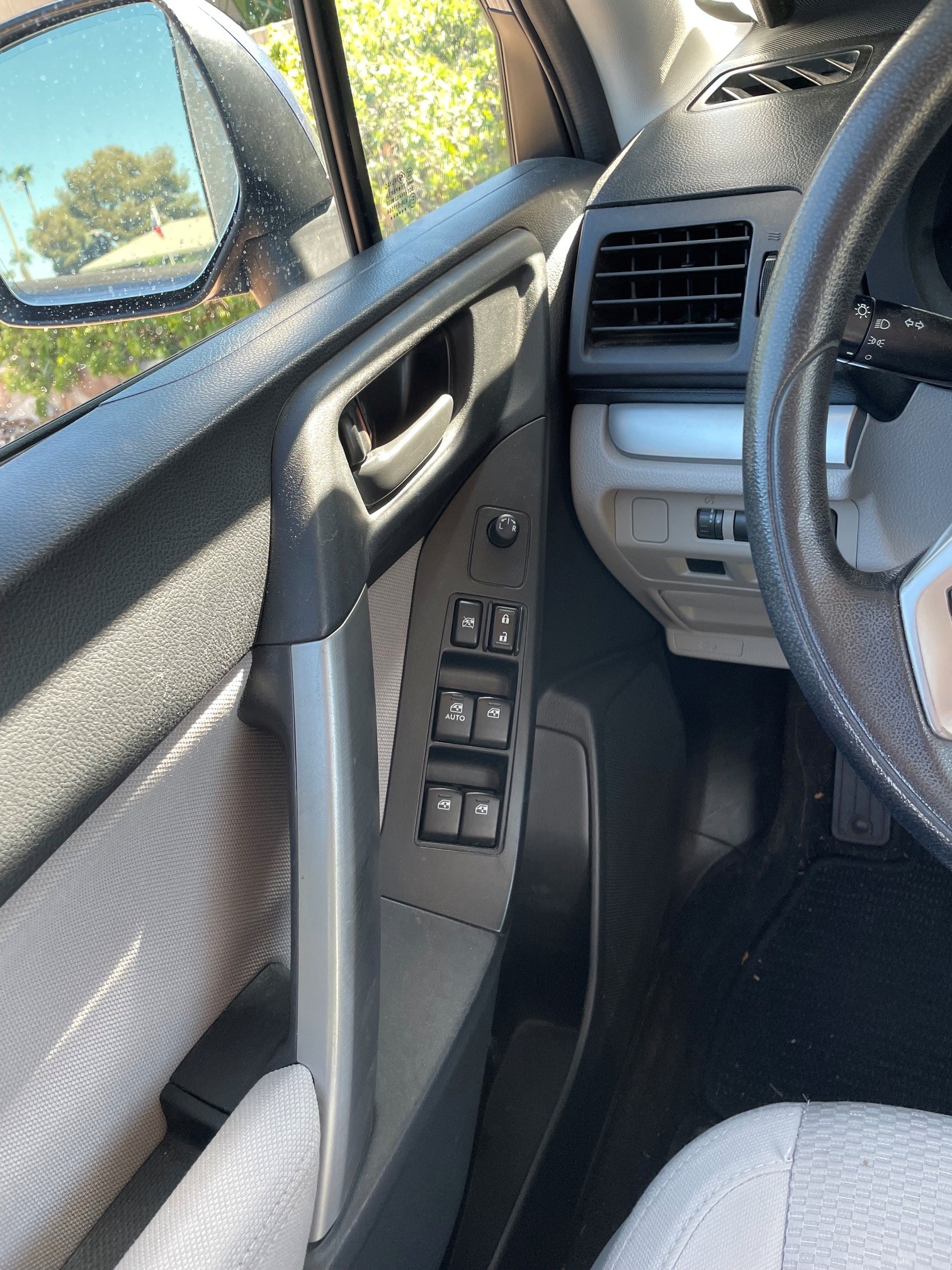 Used 2014 Subaru Forester 2.5i Premium AWD/4WD image 26