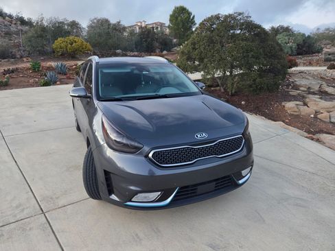 Used 2018 Kia Niro EX Premium image 9