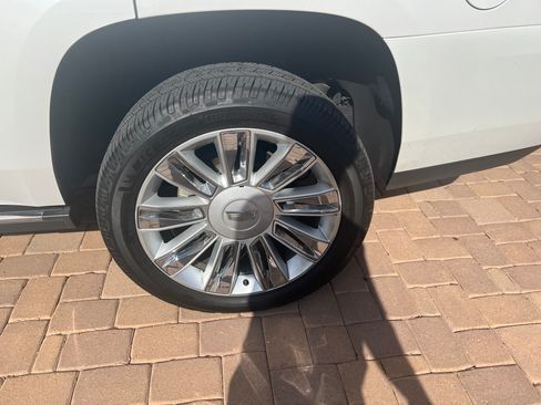 Used 2019 Cadillac Escalade Platinum AWD/4WD image 15