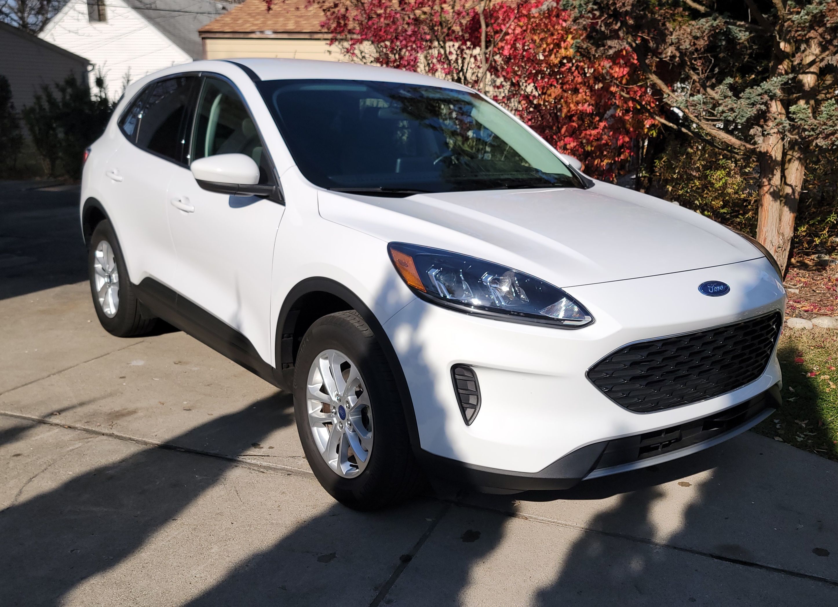 Used 2021 Ford Escape SE w/ Cold Weather Package AWD/4WD image 2