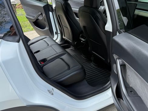 Used 2021 Tesla Model Y Long Range image 5