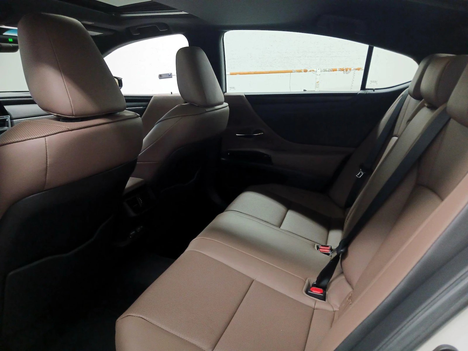 Used 2025 Lexus ES 300h w/ Premium Package FWD image 9