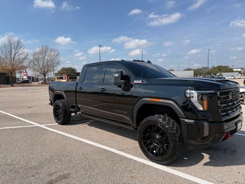 Used 2024 GMC Sierra 2500 AT4 w/ AT4 Premium Plus Package image 2