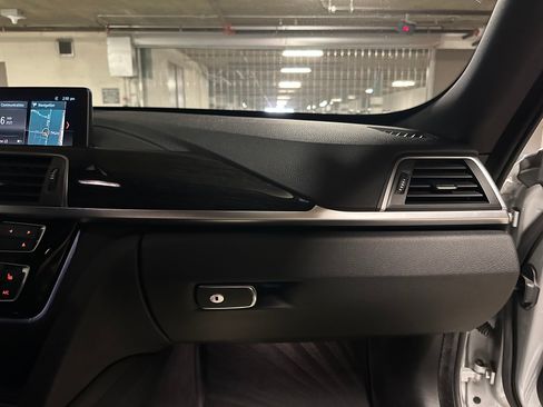 Used 2018 BMW 330i Gran Turismo xDrive image 30