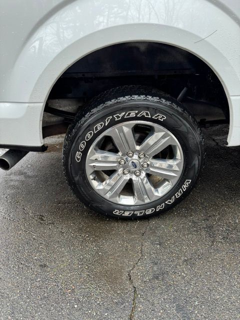Used 2019 Ford F150 XLT w/ Equipment Group 302A Luxury AWD/4WD image 5