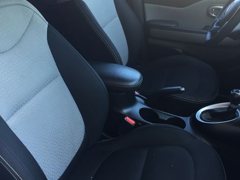 Used 2015 Kia Soul + FWD image 12
