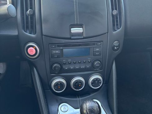 Used 2017 Nissan 370Z Coupe RWD image 9
