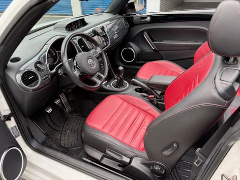 Used 2013 Volkswagen Beetle 2.0T FWD image 18