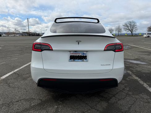Used 2023 Tesla Model Y Performance image 8