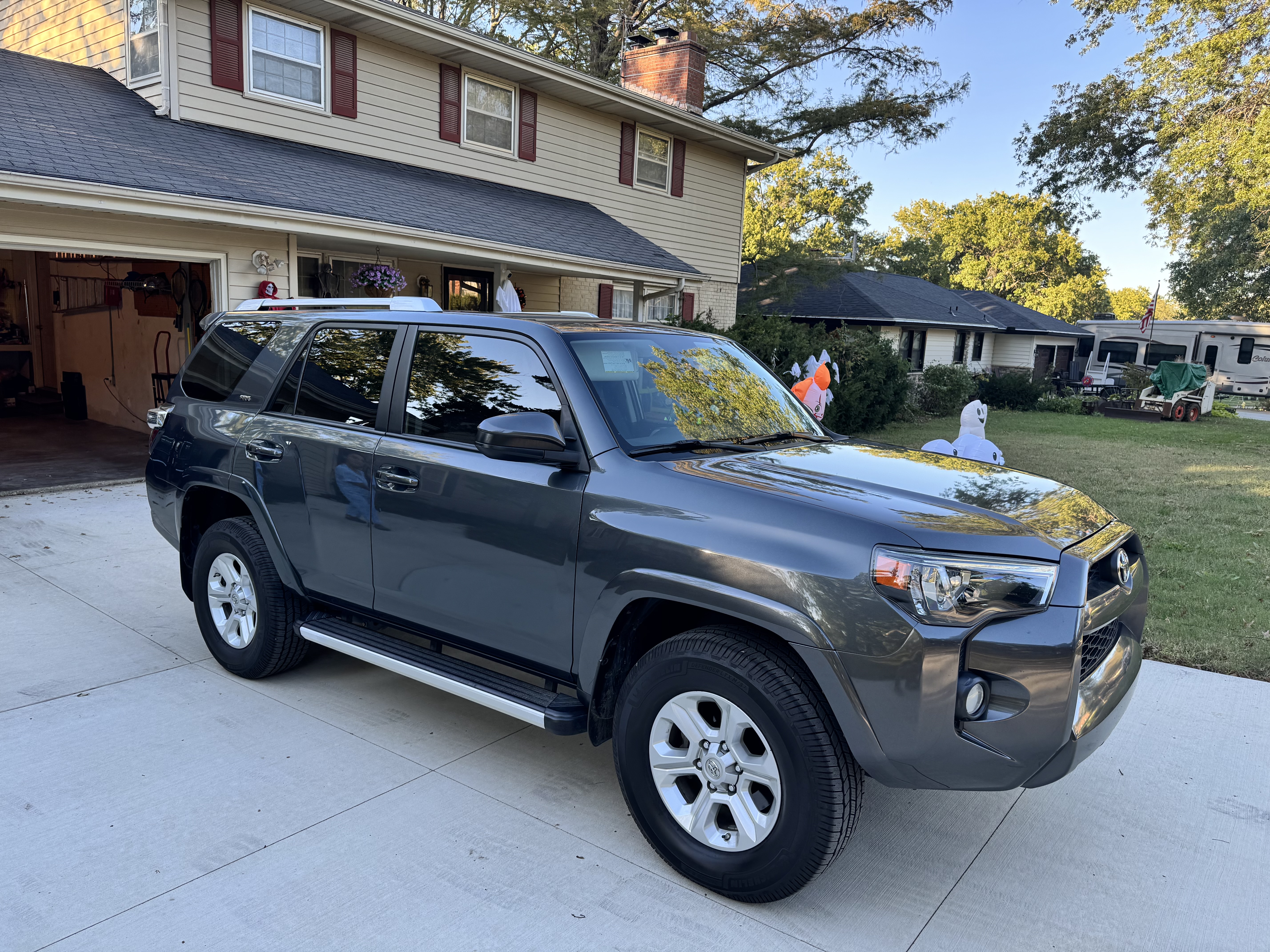 Used 2015 Toyota 4Runner SR5 AWD/4WD image 13